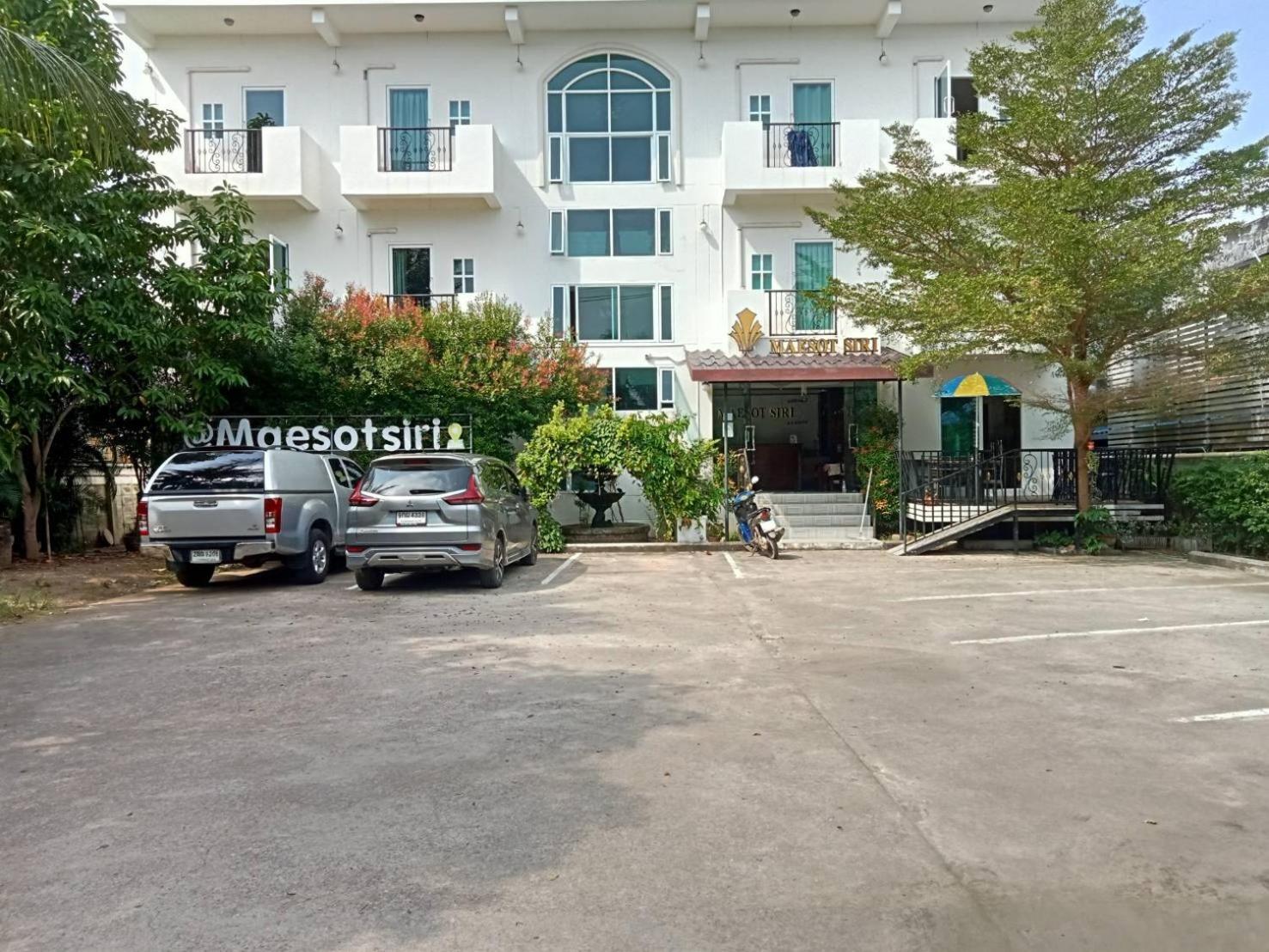 Maesot Siri Hotel Mae Sot Exterior photo