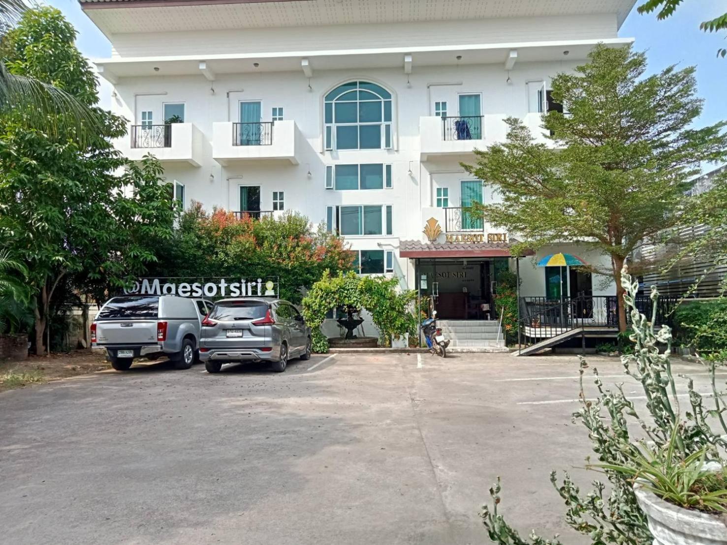 Maesot Siri Hotel Mae Sot Exterior photo