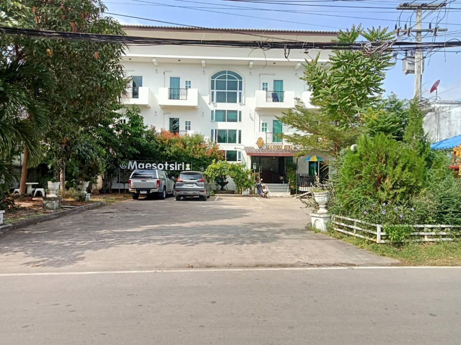 Maesot Siri Hotel Mae Sot Exterior photo